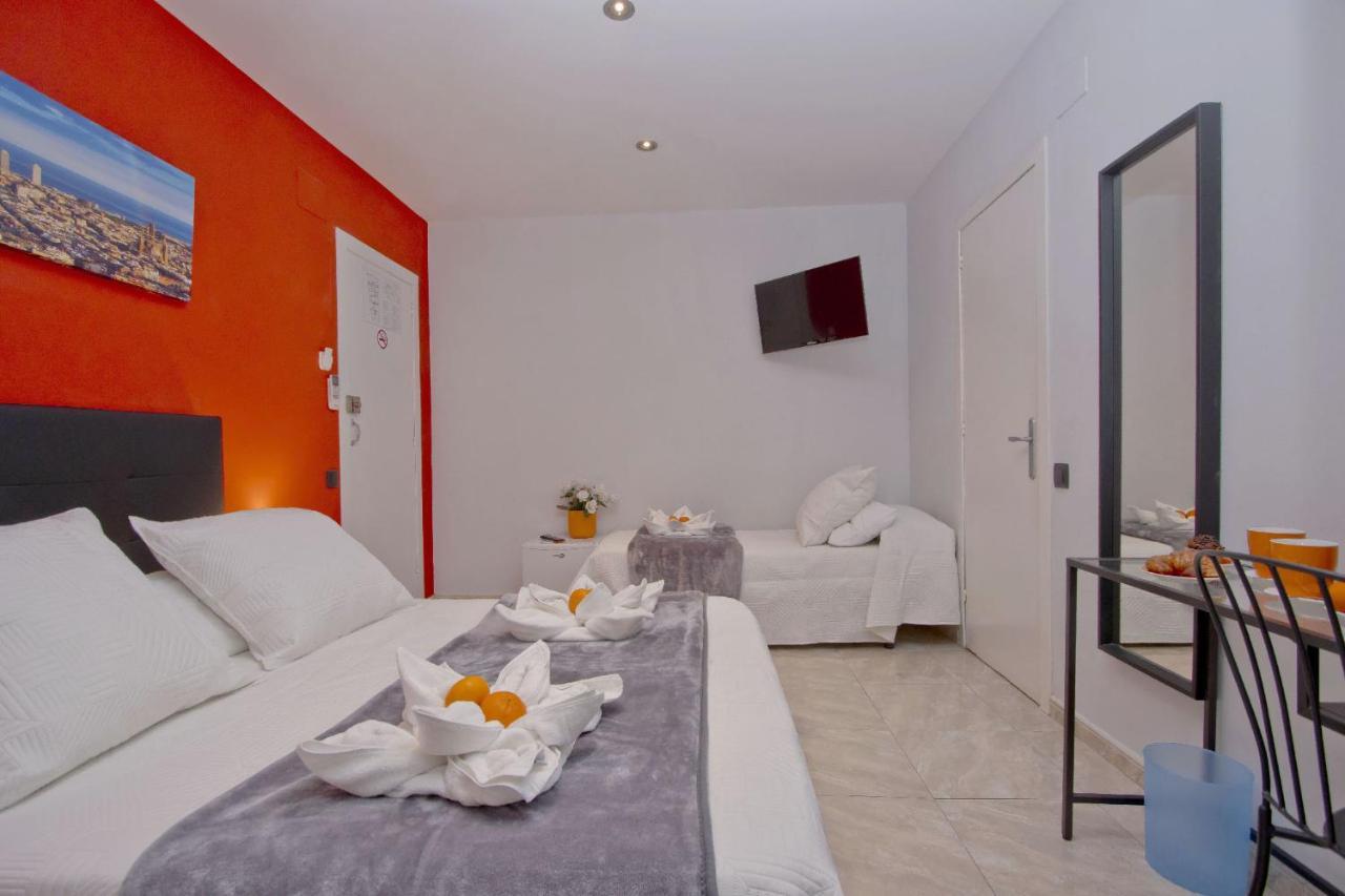 Barcelona City Centre Hostal Exterior photo