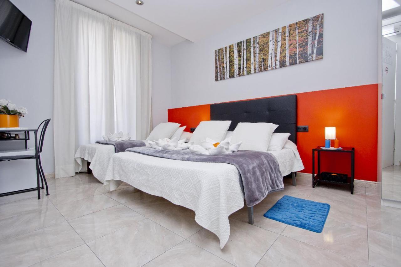 Barcelona City Centre Hostal Exterior photo